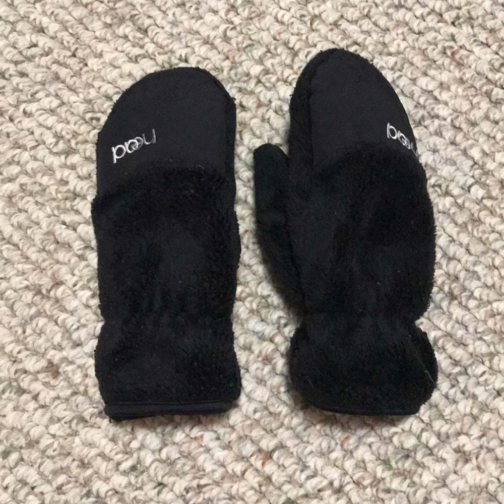 Black Mittens